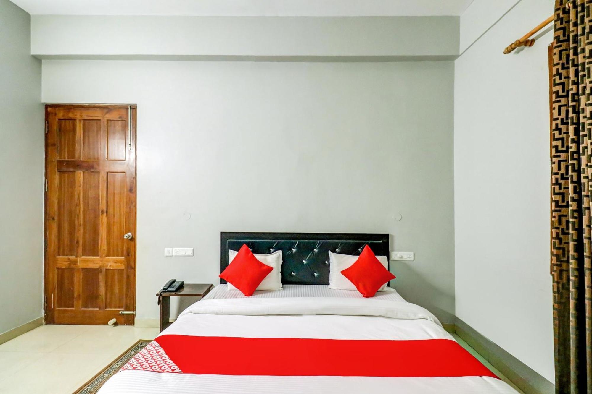 Hotel O Tokyo Chinhat Dış mekan fotoğraf
