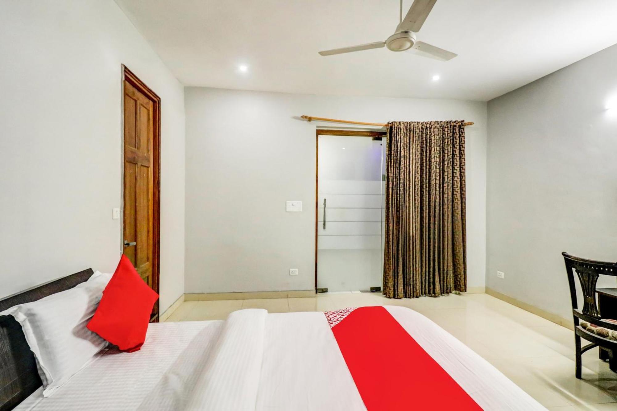 Hotel O Tokyo Chinhat Dış mekan fotoğraf