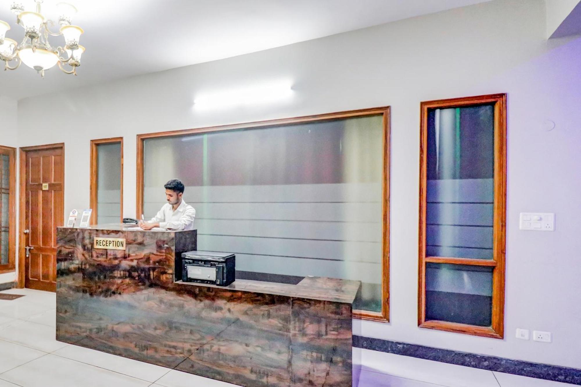 Hotel O Tokyo Chinhat Dış mekan fotoğraf